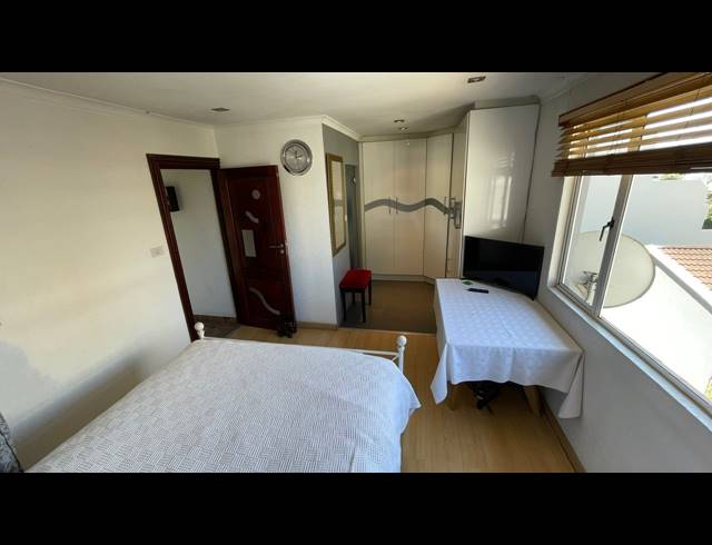 3 BEDROOM TOWNHOUSE FOR SALE IN ESSENWOOD